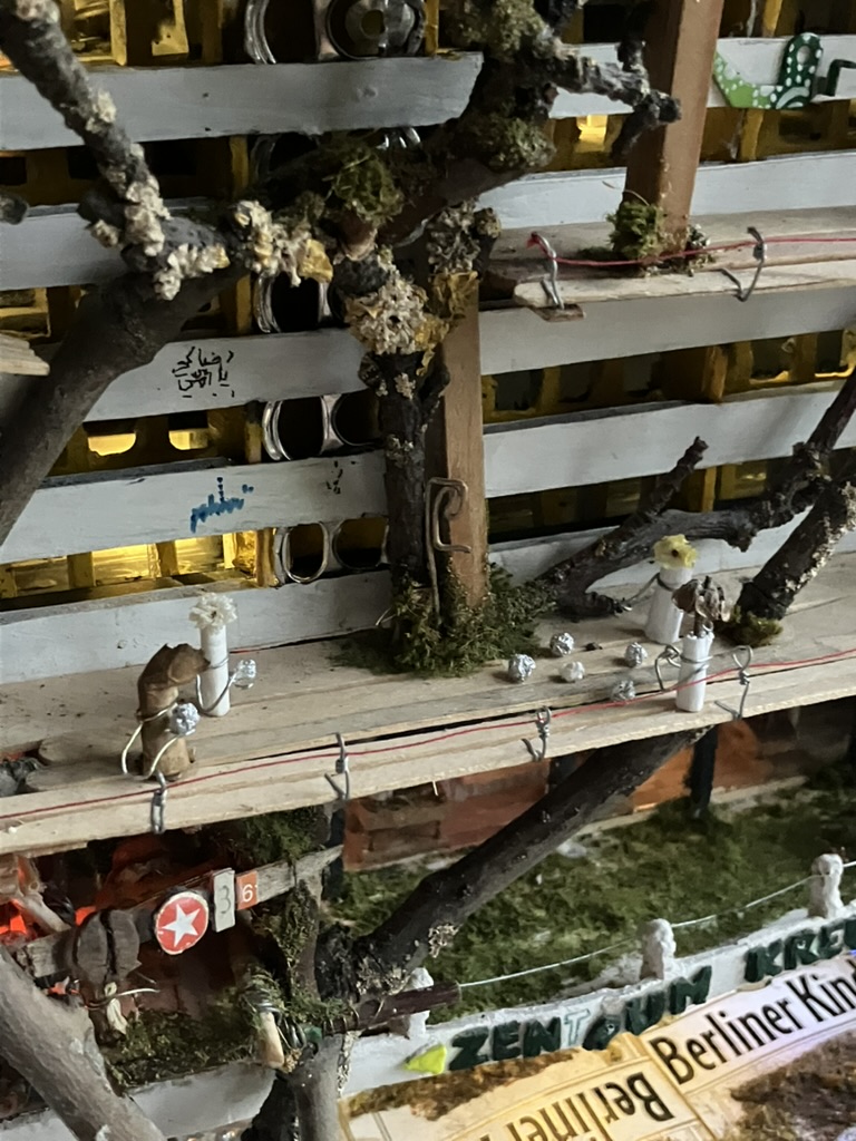 Cigarette figures play boule
